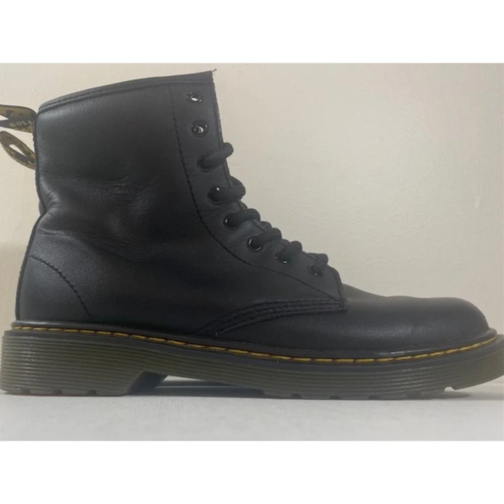 Dr. Martens classic black